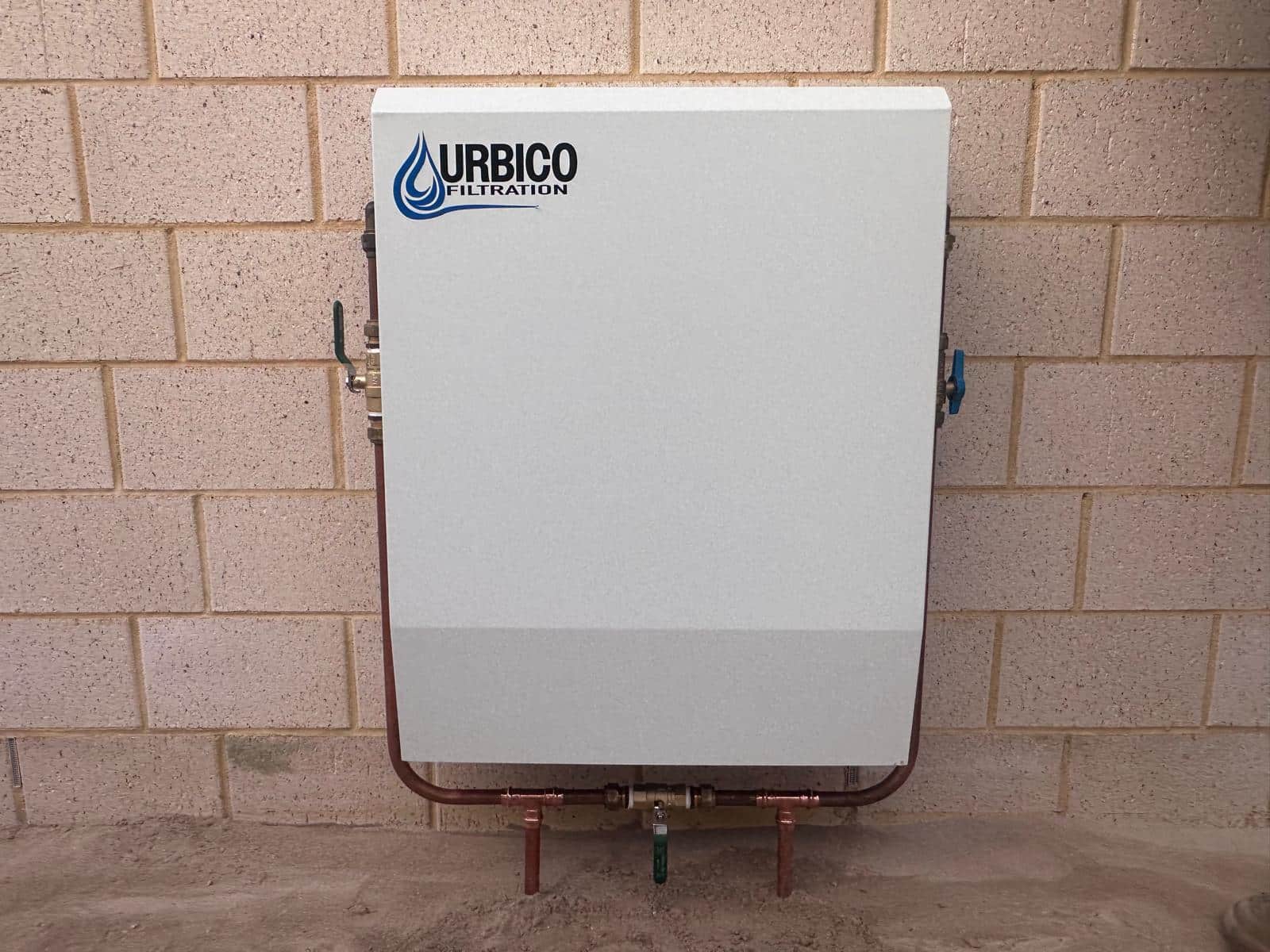 Urbico enclosed whole house water filtration system